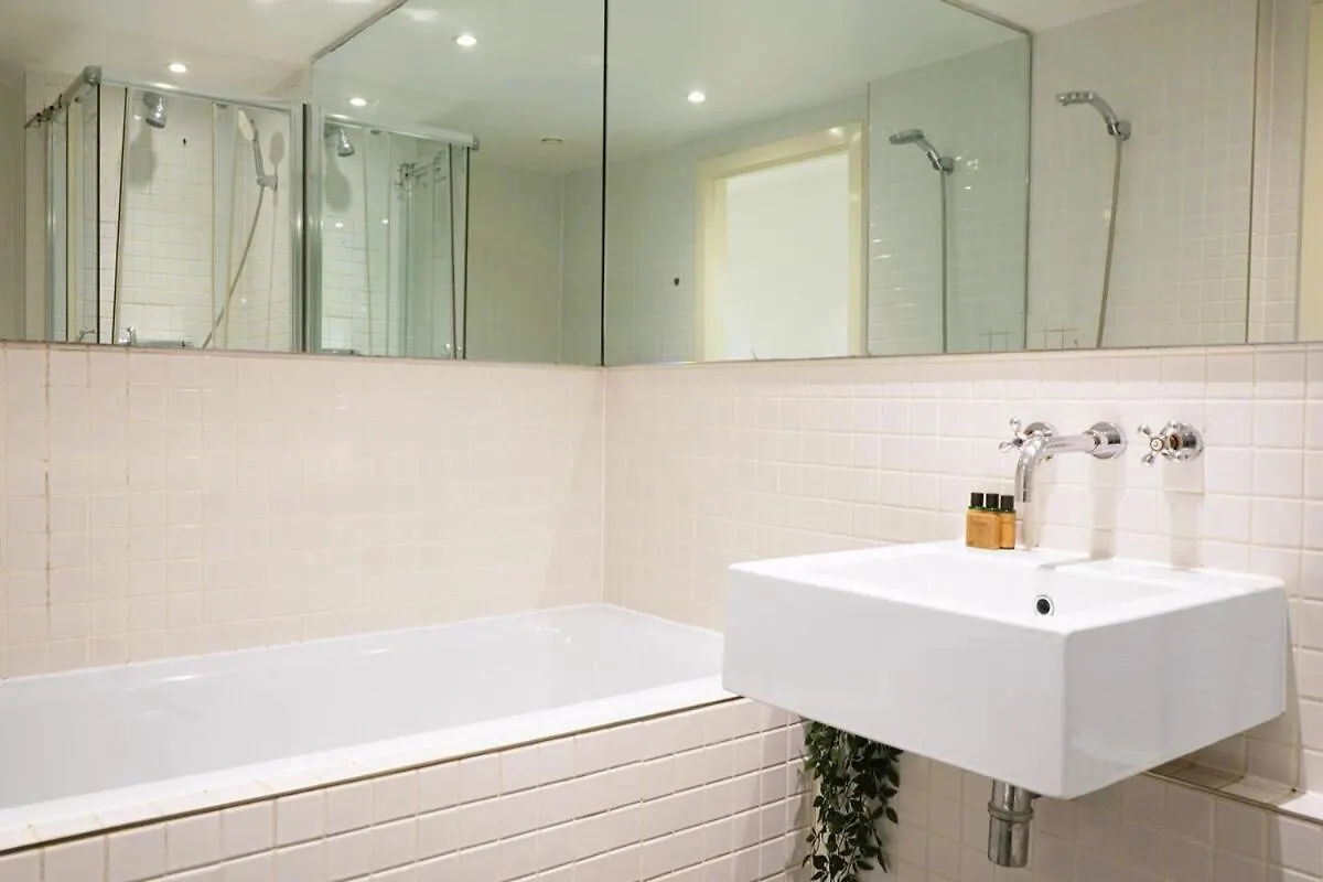 Modern 2-Bed Apartment With Balcony In Stratford London