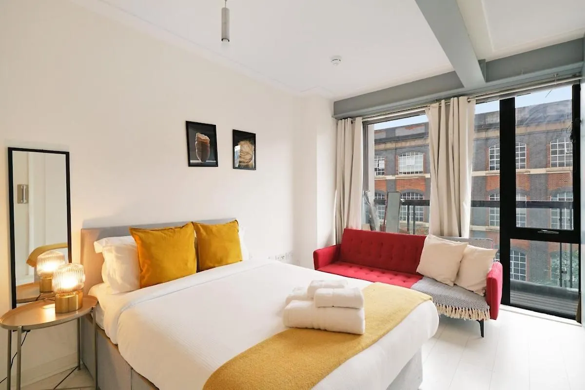 Modern 2-Bed Apartment With Balcony In Stratford London 0*,  United Kingdom