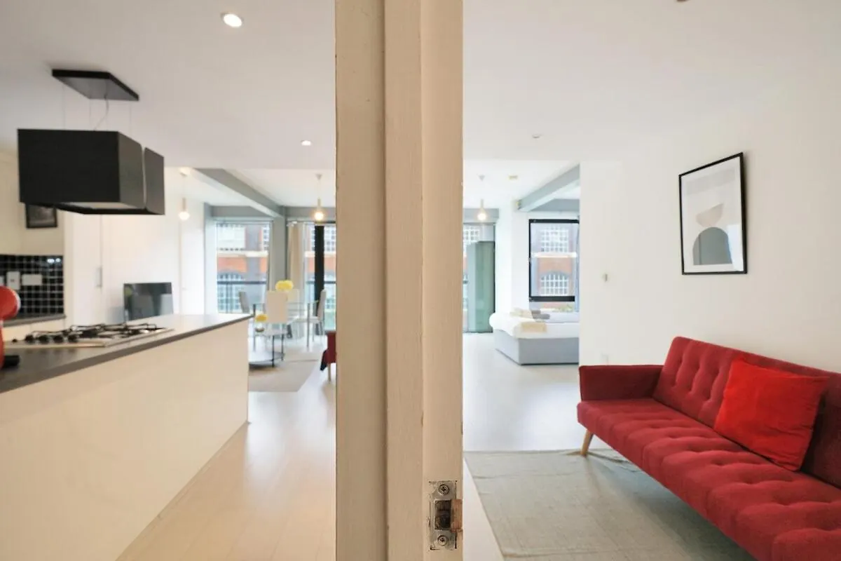 Modern 2-Bed Apartment With Balcony In Stratford London