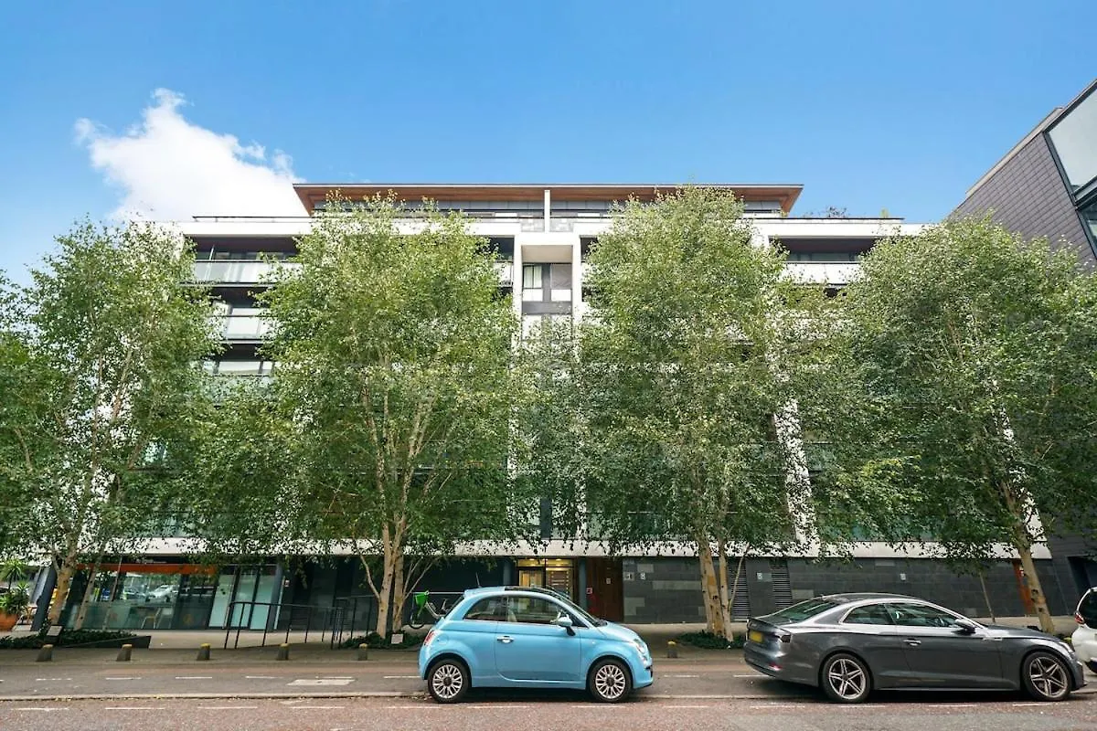 Modern 2-Bed Apartment With Balcony In Stratford London
