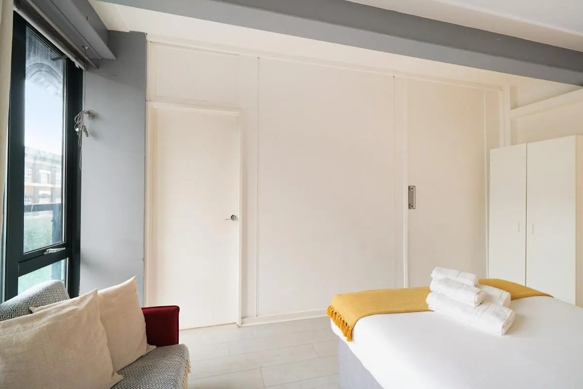 Modern 2-Bed Apartment With Balcony In Stratford London