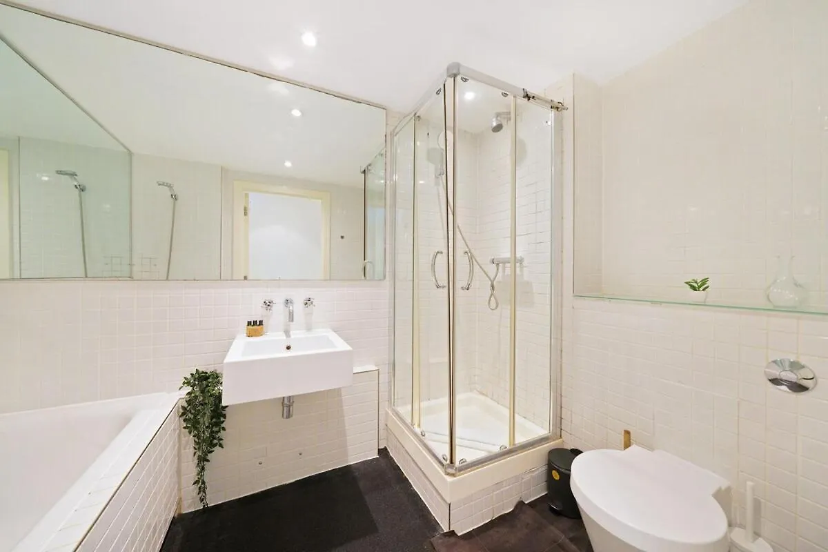Modern 2-Bed Apartment With Balcony In Stratford London 0*,