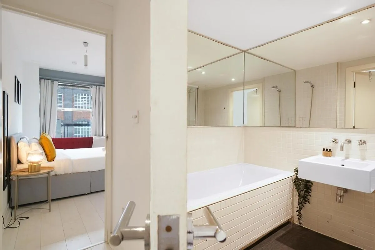 Modern 2-Bed Apartment With Balcony In Stratford London